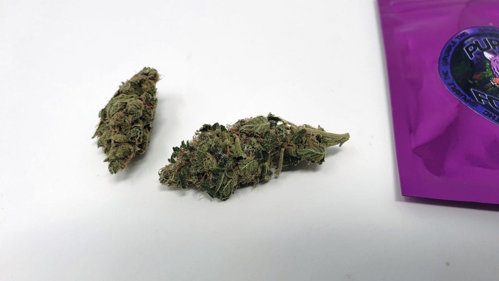 Archive image 3 for SmellyBerry Cannabis Strain Review & Information