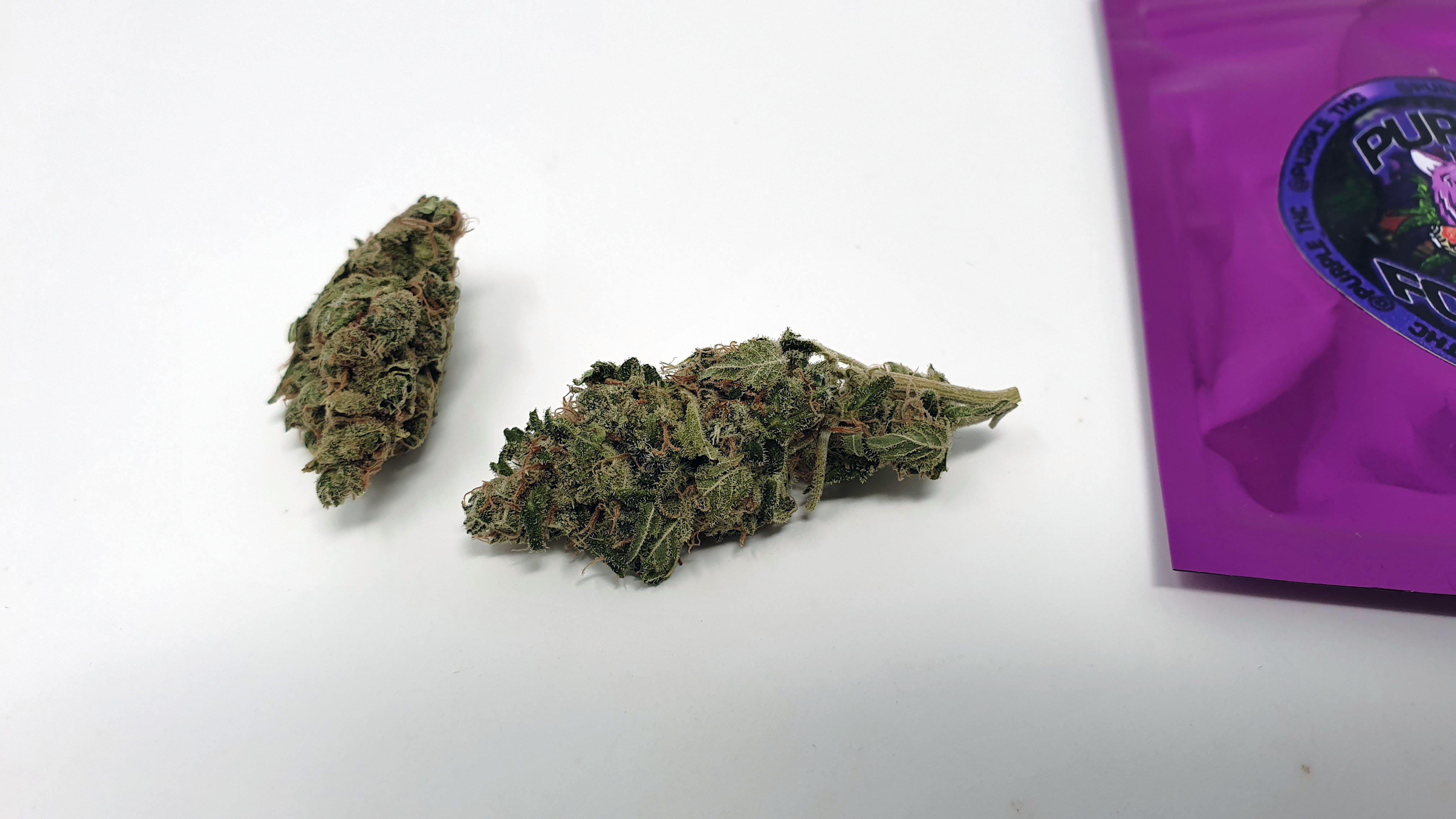 Archive image 8 for SmellyBerry Cannabis Strain Review & Information